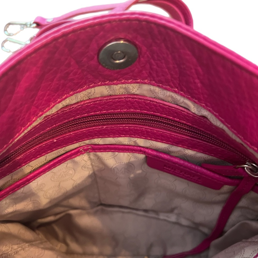 Michael Kors Fuchsia Soft Leather Jet Set Shoulder Bag with Chain Handles - Picture 6 of 11